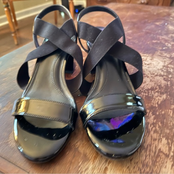 Anne Klein Patent/Fabric Sandals. Black Size 10. - Picture 3 of 8